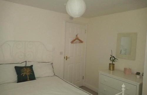 Glastonbury Apartment | The Eaves, Glastonbury High Street 2 bed 2 bathroom apartment