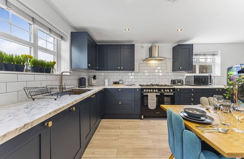 Flamborough Villa | The Eaves - Private Pool - Hot Tub - Pets Allowed