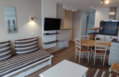 Crozon Apartment | The echo of the waves