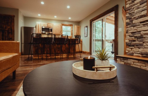 South Bloomingville Cabin | The Edge - Escape to The Edge Cabin in Hocking Hills, OH! This cozy retreat features a private hot tub, fire pit, gas grill, and more. Perfect for up to 6 guests, it’s minutes from hiking, waterfalls, and caves. Book your stay today!