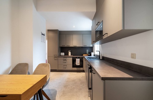 Jambes Apartment | The Edgewater Suites - CITYSCAPE