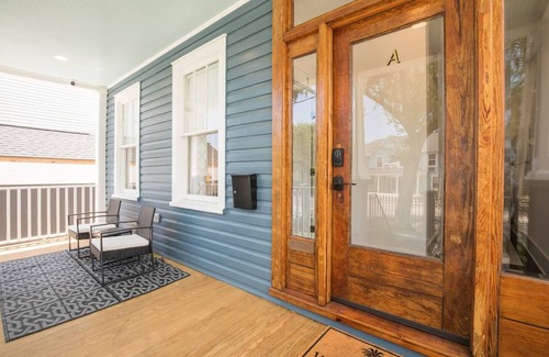 Westside Apartment | The Edisto Suite at 697 King
