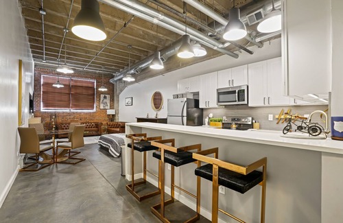 Capitol Hill Apartment | The Elegant Loft