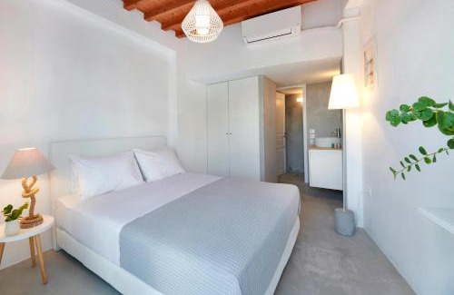 Kimolos Apartment | The Elephant Beach House