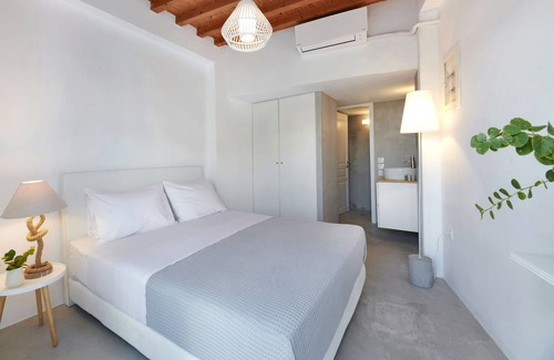 Kimolos House | The Elephant Goupa Beach