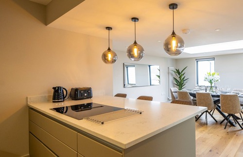 Henley House | The Elizabeth Suite - 3 Bedroom With Parking