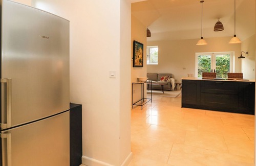 Chipping Norton Cottage | THE ELM COACH HOUSE, pet friendly, with a garden in Chipping Norton