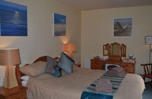 Middleton-on-Sea Hotel | The Elmer