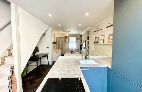 Henley-on-Thames House | The Emerald - Central Henley 2 Bedroom House - From 145 Per Night