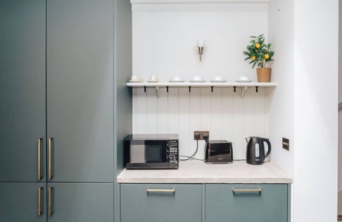 Henley-on-Thames House | The Emerald - Central Henley 2 Bedroom House - From 145 Per Night