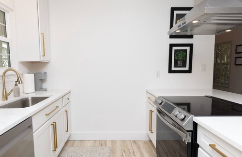 Wright House | "The Emerald" - Stylish & Modern Townhome