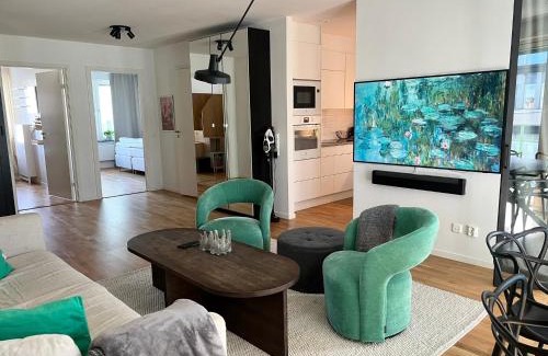 Solna Apartment | The Emerald Suite - Bright Scandinavian Private Apartment