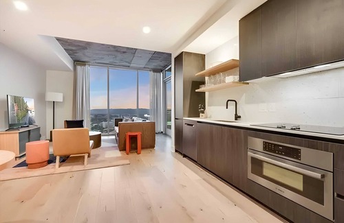 Rainey Street Historic District Cottage | The Emma Penthouse: Modern 2BR Condo, Steps From Rainey St. & Lady Bird Lake