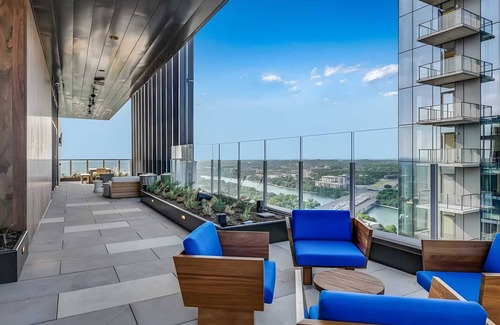 Rainey Street Historic District Cottage | The Emma Penthouse: Modern 2BR Condo, Steps From Rainey St. & Lady Bird Lake
