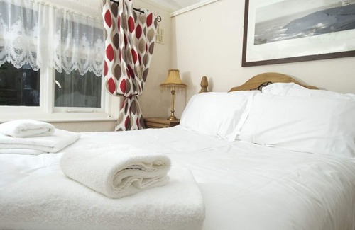 Whitby Hotel | The Endeavour
