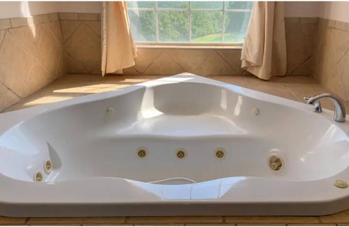 Ponce De Leon Bed & Breakfast | The Entire Hummingbird Inn - 11 private suites