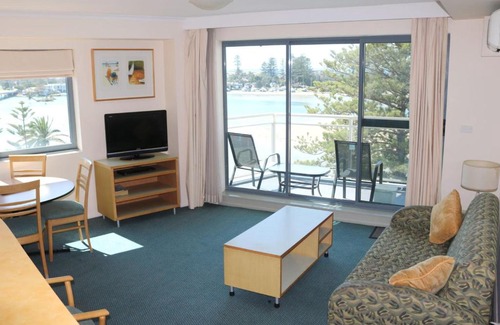 The Entrance Apartment | The Entrance Waterfront Resort Unit 502