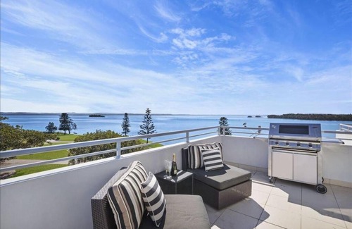 The Entrance Apartment | The Entrance Waterfront Penthouse+Jacuzzi+BBQ