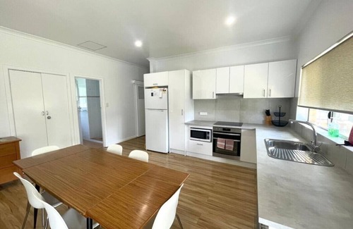 Esperance Apartment | The EOS 2, Esperance