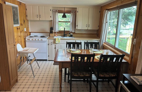 Harrison Cottage | The Escape at Bluegill Lake! No Cleaning Fee Lakefront Family Friendly, Fishing!