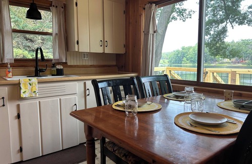 Harrison Cottage | The Escape at Bluegill Lake! No Cleaning Fee Lakefront Family Friendly, Fishing!