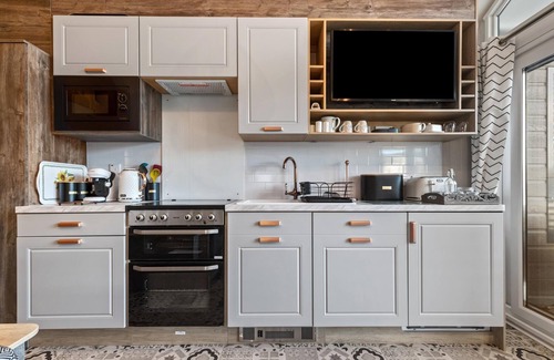 Wiseman's Bridge House | The Escape - Luxury Pod, Close to Beach