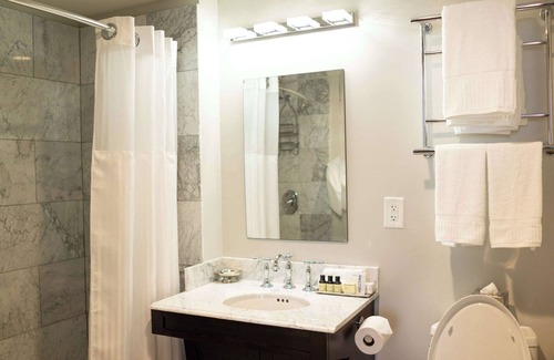 Gastonia Hotel | The Esquire Hotel Downtown Gastonia, an Ascend Collection Hotel