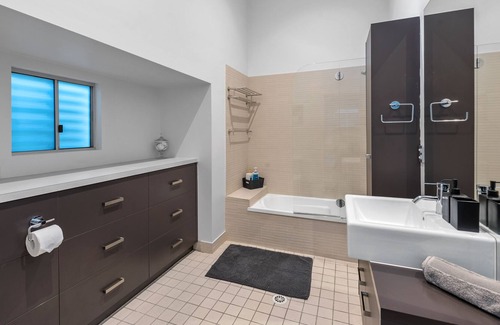 Newstead House | The Executive Family Home with City Views ~ Teneriffe