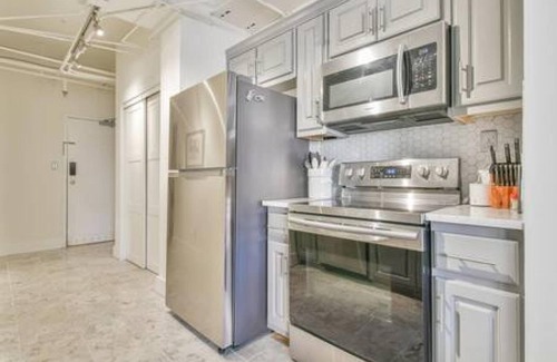 Athens Apartment | The Executive Loft - Walk to Sanford Stadium