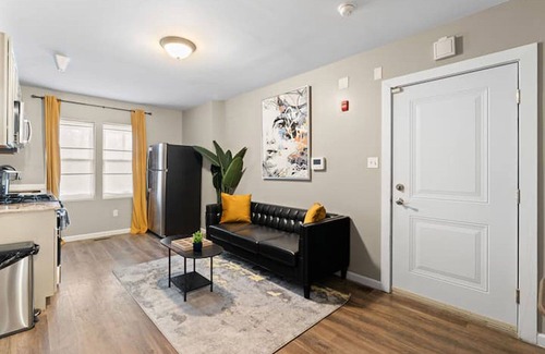 East Parkside Apartment | The Executive Philly Zoo King Retreat Parking