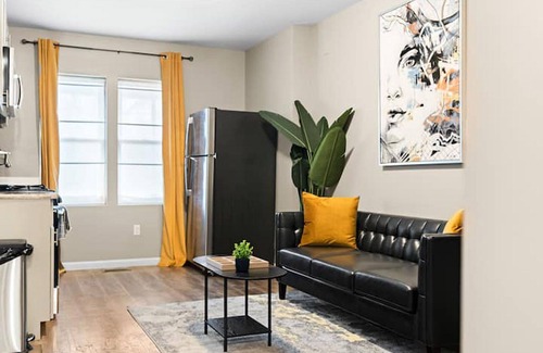 East Parkside Apartment | The Executive Philly Zoo King Retreat Parking