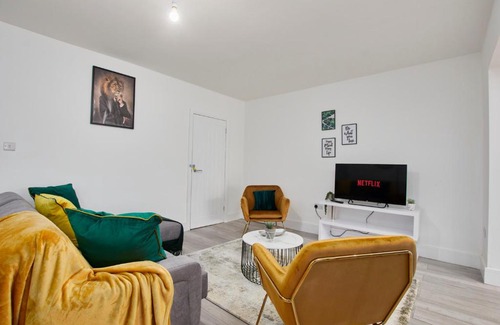 Rugby Apartment | The Exquisite Central Rugby Gem