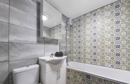 Marlborough Apartment | The Exquisite Harrow Gem -Parking