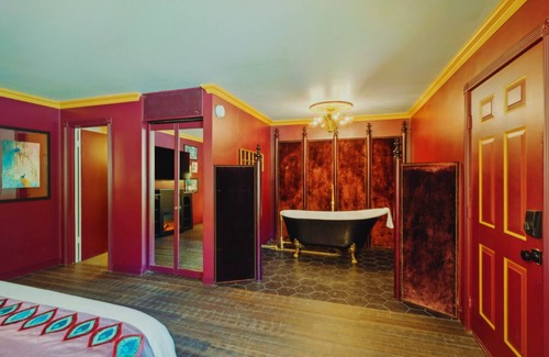 Cobb Hotel | The Fainting Couch Boutique Hotel Entire Place