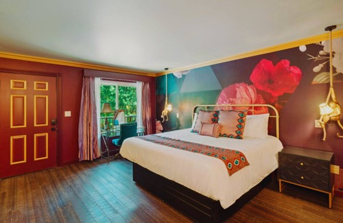 Cobb Hotel | The Fainting Couch Boutique Hotel Entire Place