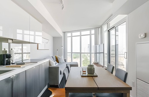 Downtown Toronto Hotel | The Fairview Downtown