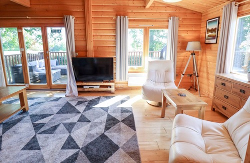 Kenwick Cottage | THE FAIRWAYS, family friendly, with hot tub in Louth