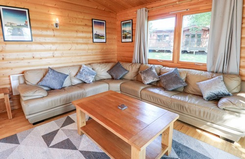 Kenwick Cottage | THE FAIRWAYS, family friendly, with hot tub in Louth