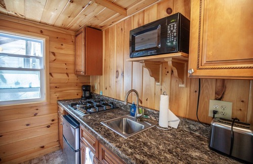 Lincoln Cabin | The Falling Waters Riverside Getaway at the PEMICABINS