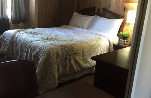 Niagara Falls Hotel | The Falls A Family Lodge