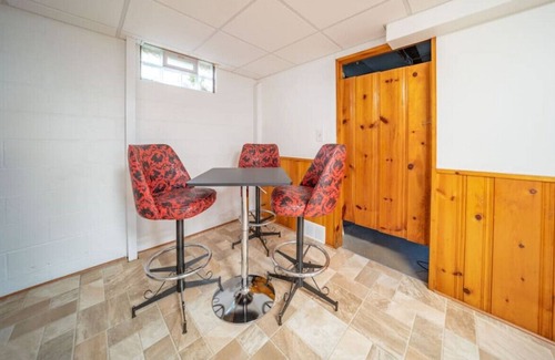 Cuyahoga Falls House | The Falls · NEW! Retro Retreat in Cuyahoga Falls - Sleeps 10