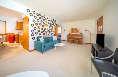 Cuyahoga Falls House | The Falls · NEW! Retro Retreat in Cuyahoga Falls - Sleeps 10