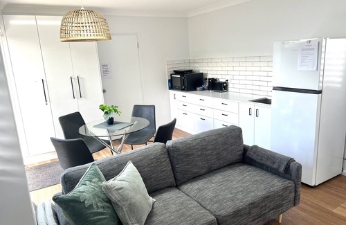 Port Macquarie House | The Family Boathouse - 4 bedroom house with 1 bedroom self contained guesthouse