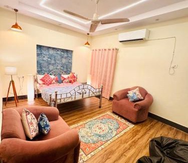 Kapoorthla Villa | The Family Courtyard, 4 BR Boutique Villa and Guest House