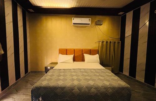 Faizabad Hotel | The Family Palace