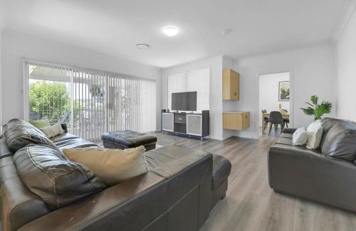South Bathurst House | The Family Retreat - Near Mt Panorama & Racecourse