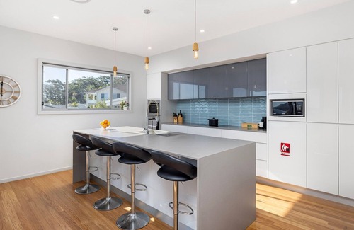 Corlette House | The Family Tide – large family home, entertaining deck with views, swimming pool, air conditioning