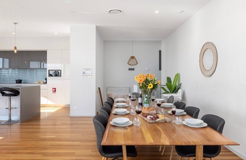 Corlette House | The Family Tide – large family home, entertaining deck with views, swimming pool, air conditioning