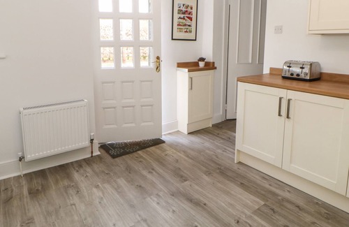 Corbridge Cottage | THE FARM COTTAGE, pet friendly, with a garden in Corbridge