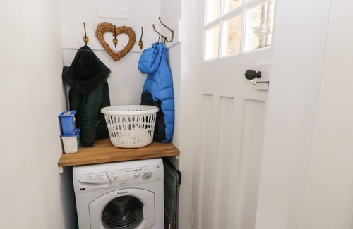 Corbridge Cottage | THE FARM COTTAGE, pet friendly, with a garden in Corbridge